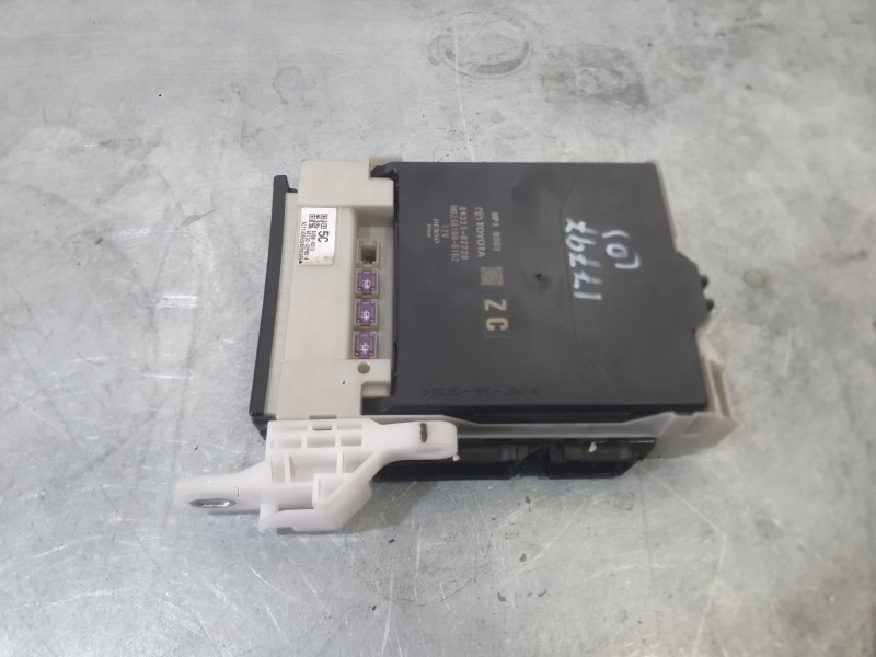 Recambio de caja reles / fusibles para toyota corolla sedán (_e21_) 1.8 vvti hybrid (mzea12, zre211, zwe211) referencia OEM IAM 