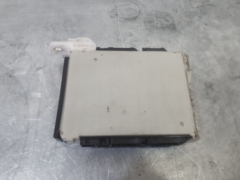 Recambio de caja reles / fusibles para toyota corolla sedán (_e21_) 1.8 vvti hybrid (mzea12, zre211, zwe211) referencia OEM IAM 