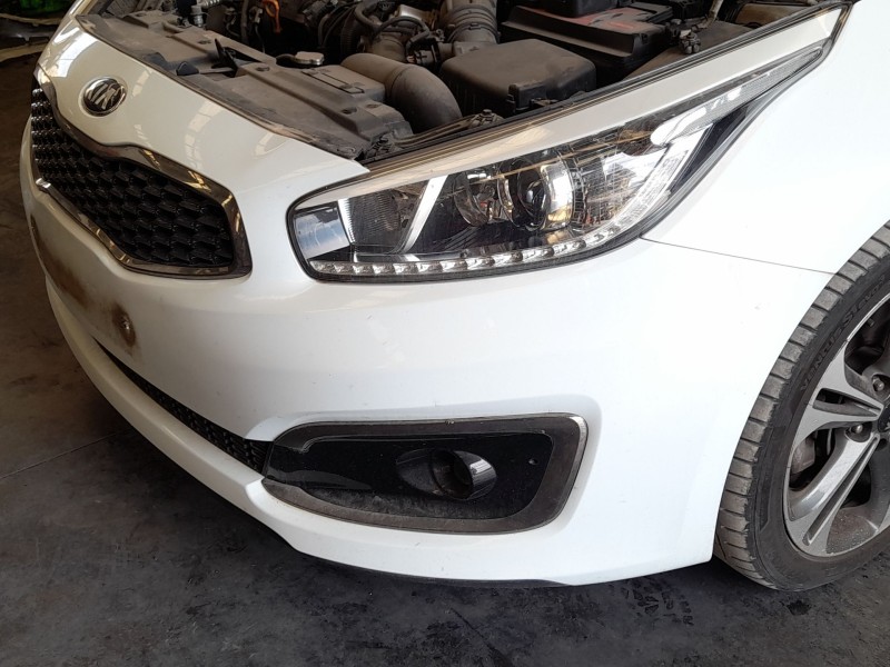 Recambio de paragolpes delantero para kia cee´d sportswagon (jd) 1.6 crdi 136 referencia OEM IAM 86511A2630  