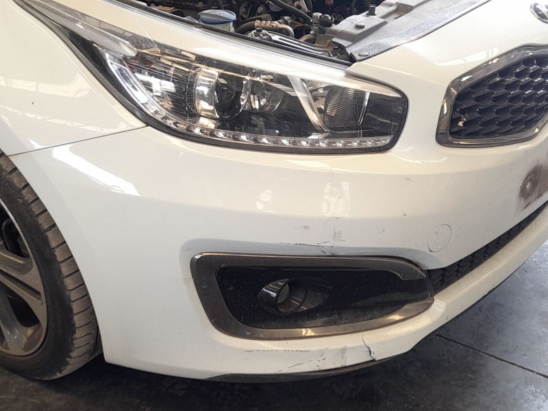 Recambio de paragolpes delantero para kia cee´d sportswagon (jd) 1.6 crdi 136 referencia OEM IAM 86511A2630  