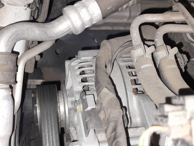 Recambio de alternador para kia cee´d sportswagon (jd) 1.6 crdi 136 referencia OEM IAM 373002A750  