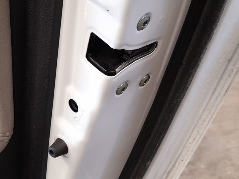 Recambio de cerradura puerta trasera derecha para kia cee´d sportswagon (jd) 1.6 crdi 136 referencia OEM IAM 81420A2300  