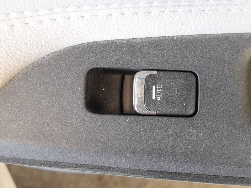 Recambio de mando elevalunas trasero derecho para kia cee´d sportswagon (jd) 1.6 crdi 136 referencia OEM IAM 93580A2100WK  