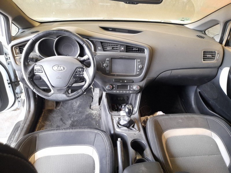 Recambio de kit airbag para kia cee´d sportswagon (jd) 1.6 crdi 136 referencia OEM IAM 56900A2100WK C/SALPICADERO Y PRETENSORES 