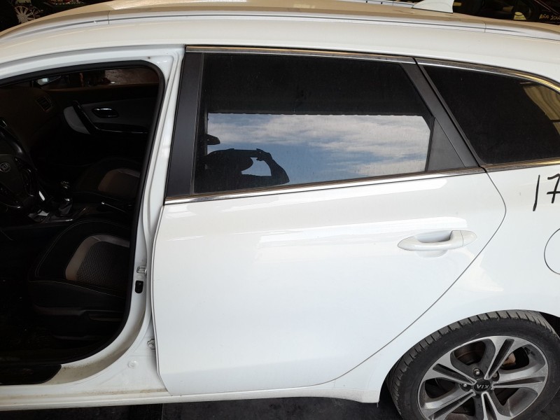 Recambio de puerta trasera izquierda para kia cee´d sportswagon (jd) 1.6 crdi 136 referencia OEM IAM 77003A2200  