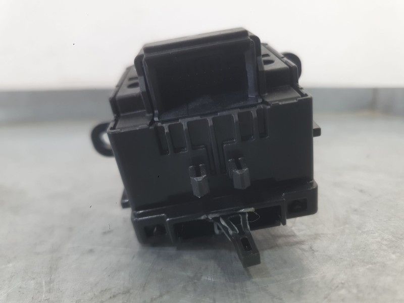 Recambio de mando intermitentes para toyota corolla sedán (_e21_) 1.8 vvti hybrid (mzea12, zre211, zwe211) referencia OEM IAM 84
