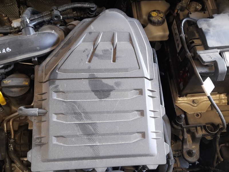 Recambio de carcasa filtro aire para seat arona (kj7, kjp) 1.0 tsi referencia OEM IAM 04C129601M  