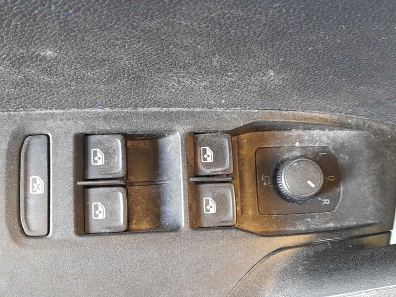 Recambio de mando elevalunas delantero izquierdo para seat arona (kj7, kjp) 1.0 tsi referencia OEM IAM 5G0959857FWHS C/MANDO RET