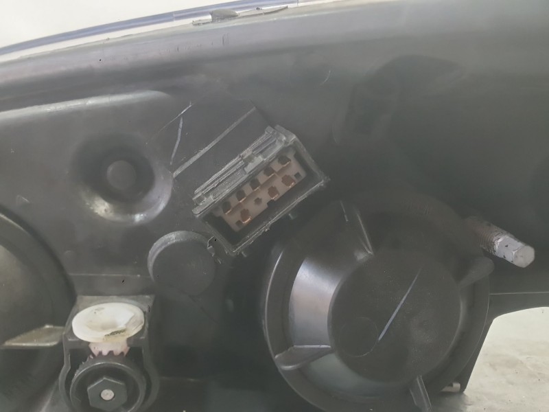 Recambio de faro derecho para peugeot 206 hatchback (2a/c) 1.4 hdi eco 70 referencia OEM IAM 6206P3  