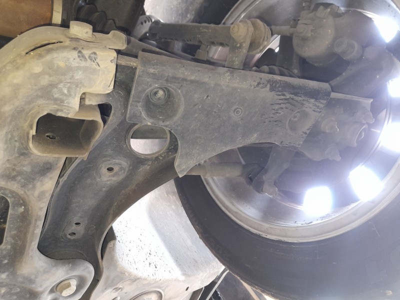 Recambio de brazo suspension inferior delantero izquierdo para seat arona (kj7, kjp) 1.0 tsi referencia OEM IAM 2Q0498151  