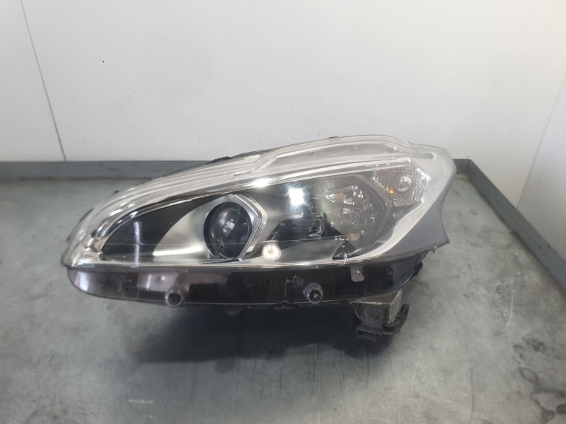 Recambio de faro izquierdo para peugeot 208 i (ca_, cc_) 1.2 thp 110 referencia OEM IAM 1685352680  