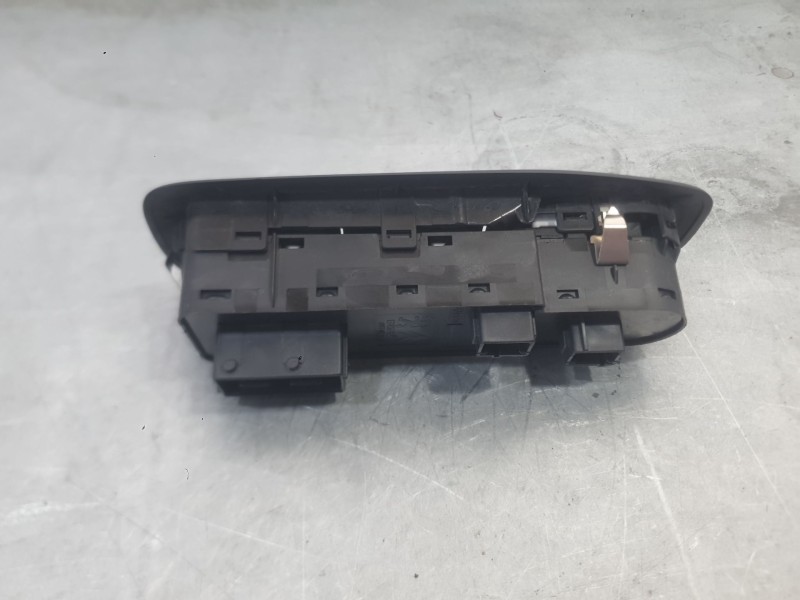 Recambio de mando elevalunas delantero izquierdo para peugeot 208 i (ca_, cc_) 1.2 thp 110 referencia OEM IAM 96757129ZD  