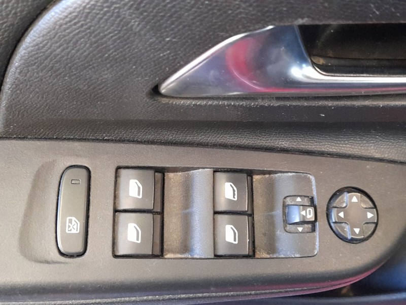 Recambio de mando elevalunas delantero izquierdo para opel corsa f (p2jo) 1.2 (68) referencia OEM IAM 96788281ZD C/MANDO RETROVI