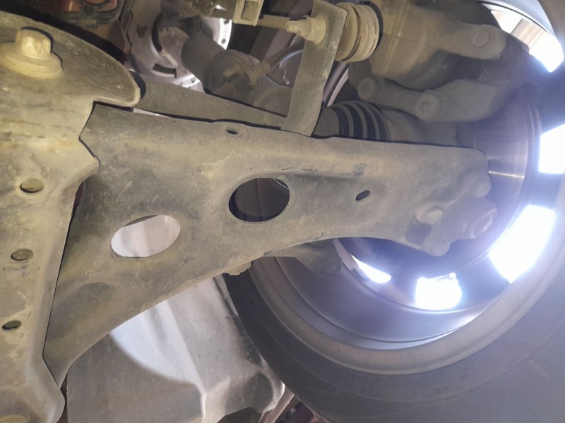 Recambio de brazo suspension inferior delantero izquierdo para opel corsa f (p2jo) 1.2 (68) referencia OEM IAM 9857903080  
