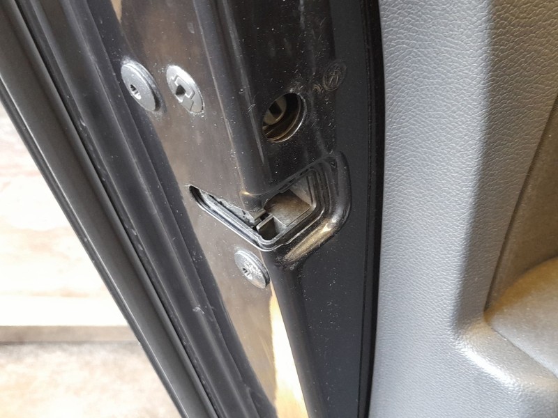 Recambio de cerradura puerta trasera izquierda para volkswagen golf vi (5k1) 1.4 tsi referencia OEM IAM 5K4839015AE  