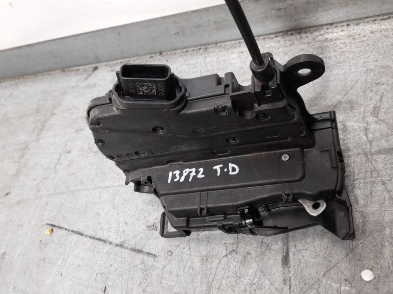 Recambio de cerradura puerta trasera derecha para renault captur expression referencia OEM IAM 805027072R  