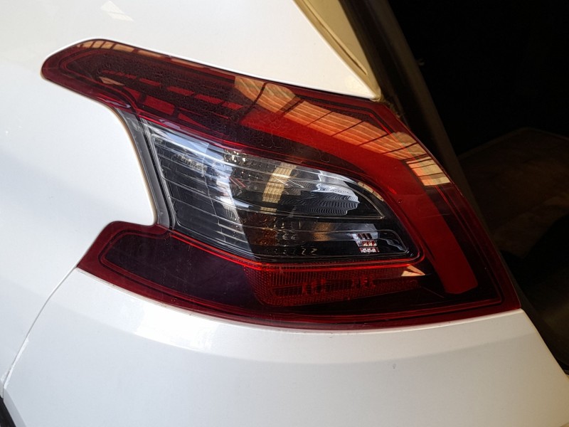 Recambio de piloto trasero izquierdo exterior para peugeot 308 ii (lb_, lp_, lw_, lh_, l3_) 1.2 thp 130 referencia OEM IAM 98237