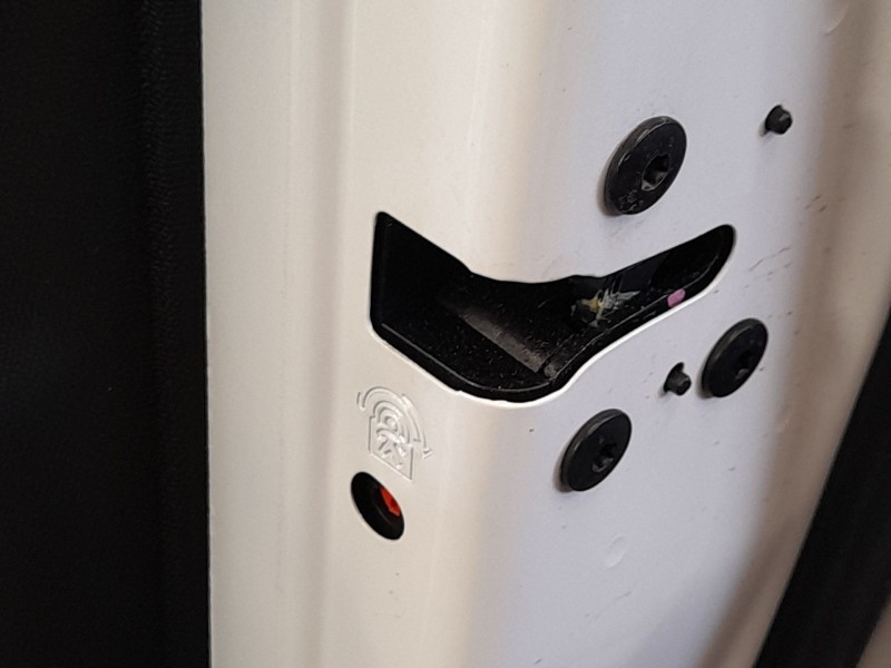 Recambio de cerradura puerta trasera derecha para peugeot 308 ii (lb_, lp_, lw_, lh_, l3_) 1.2 thp 130 referencia OEM IAM 982611