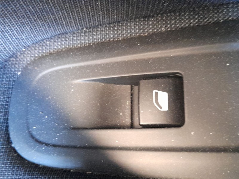 Recambio de mando elevalunas delantero derecho para peugeot 308 ii (lb_, lp_, lw_, lh_, l3_) 1.2 thp 130 referencia OEM IAM 9842