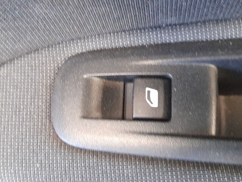 Recambio de mando elevalunas trasero derecho para peugeot 308 ii (lb_, lp_, lw_, lh_, l3_) 1.2 thp 130 referencia OEM IAM 967622