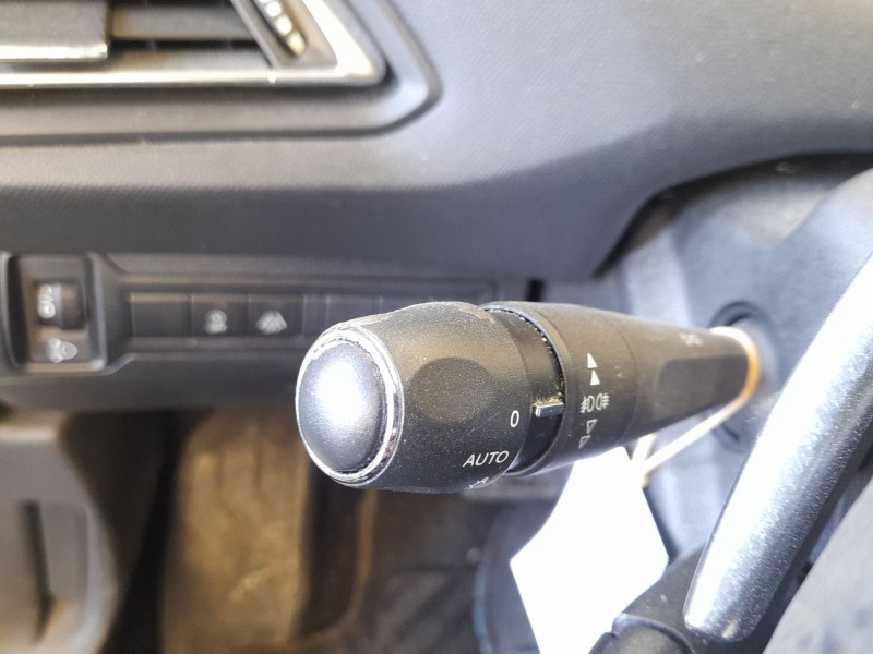 Recambio de mando luces y limpia para peugeot 308 ii (lb_, lp_, lw_, lh_, l3_) 1.2 thp 130 referencia OEM IAM 98180645ZD  