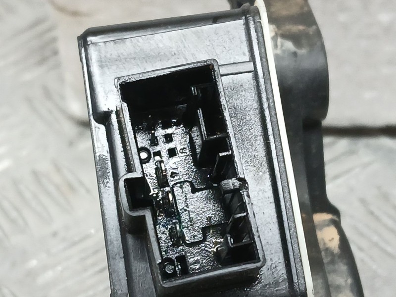 Recambio de elevalunas trasero izquierdo para volkswagen touran (5t1) 1.6 tdi referencia OEM IAM 5TA839461B ELECTRICO 4 PINS 