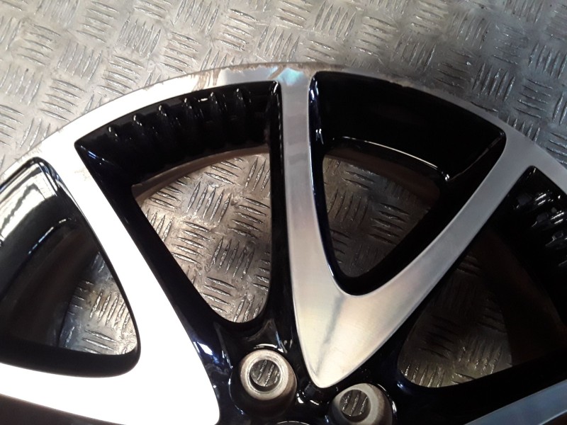 Recambio de llanta aluminio para toyota yaris (_p21_, _pa1_, _ph1_) 1.5 hybrid (mxph11) referencia OEM IAM 6.5X17 5 TORN ET50 AL