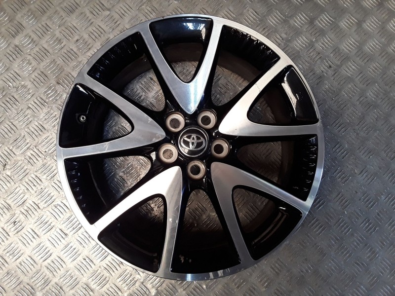 Recambio de llanta aluminio para toyota yaris (_p21_, _pa1_, _ph1_) 1.5 hybrid (mxph11) referencia OEM IAM 6.5X17 5 TORN ET50 AL