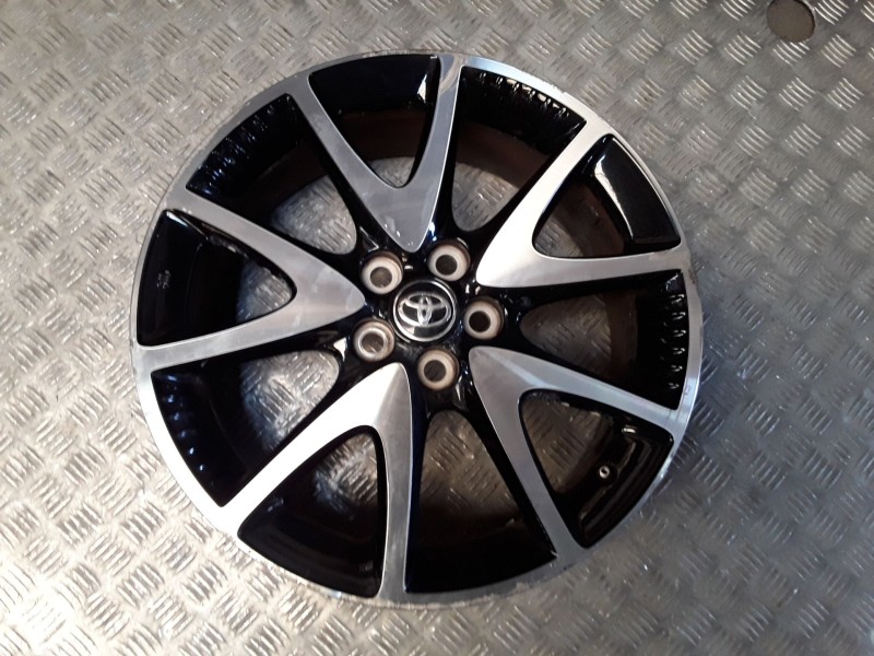 Recambio de llanta aluminio para toyota yaris (_p21_, _pa1_, _ph1_) 1.5 hybrid (mxph11) referencia OEM IAM 6.5X17 5 TORN ET50 AL