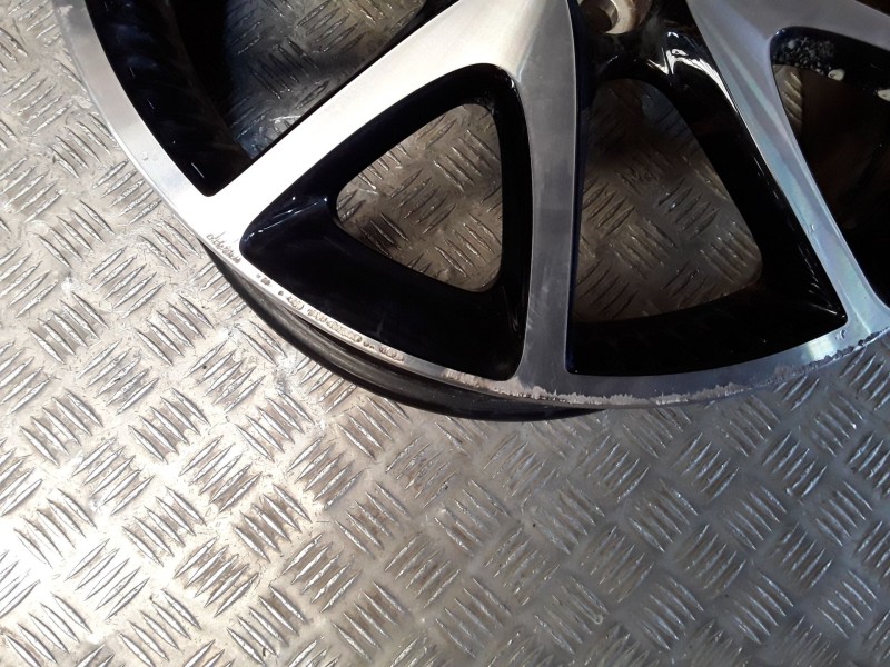 Recambio de llanta aluminio para toyota yaris (_p21_, _pa1_, _ph1_) 1.5 hybrid (mxph11) referencia OEM IAM 6.5X17 5 TORN ET50 AL