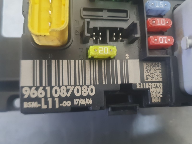 Recambio de caja reles / fusibles para peugeot 307 sw (3h) 2.0 hdi 135 referencia OEM IAM 6500CK  