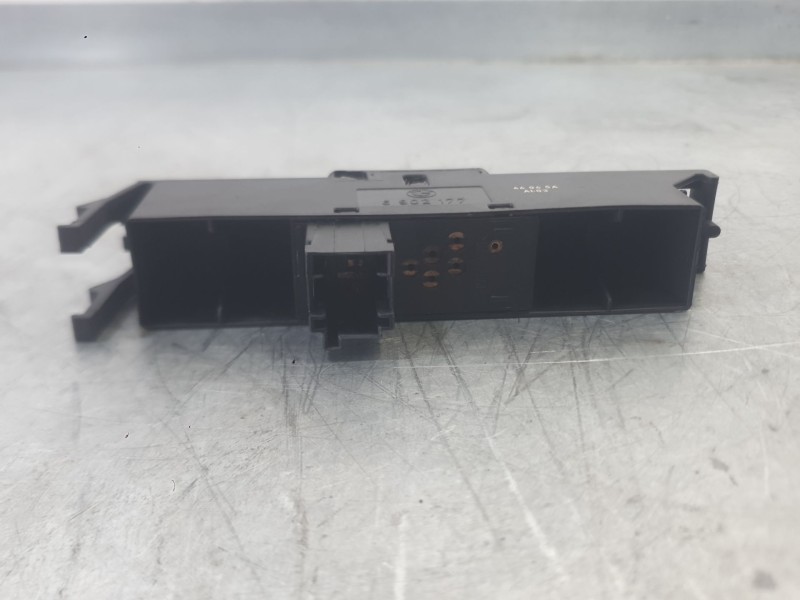Recambio de mando elevalunas delantero izquierdo para bmw 3 (e46) 316 i referencia OEM IAM 61316902177  