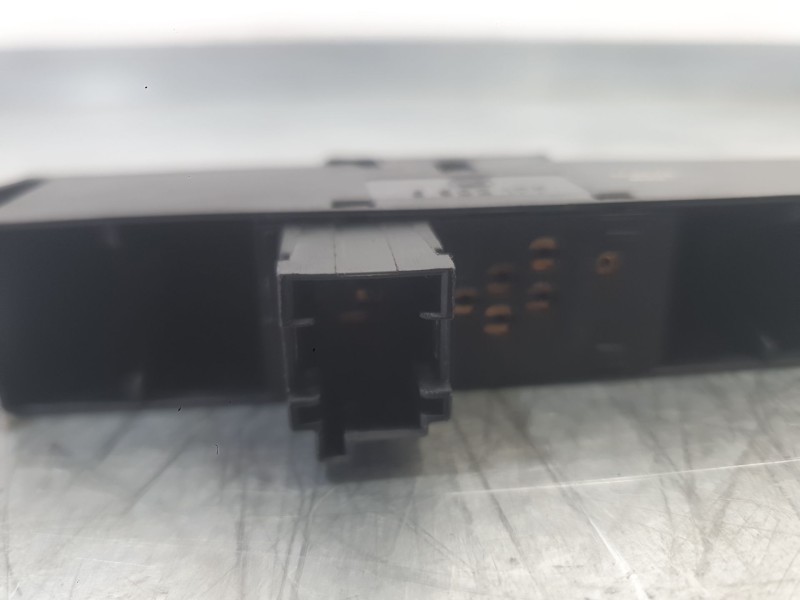 Recambio de mando elevalunas delantero izquierdo para bmw 3 (e46) 316 i referencia OEM IAM 61316902177  