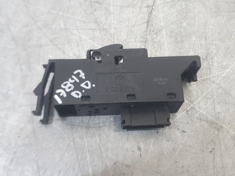 Recambio de mando elevalunas delantero derecho para bmw 3 (e46) 316 i referencia OEM IAM 61316902176  