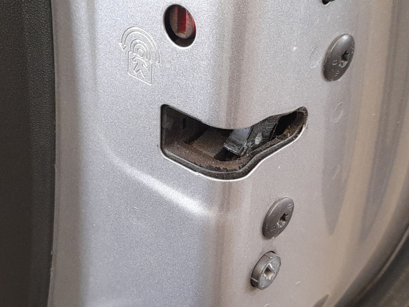 Recambio de cerradura puerta trasera derecha para citroën c3 iii (sx) 1.5 bluehdi 100 (sxyhyp, sxyhtu) referencia OEM IAM 981239