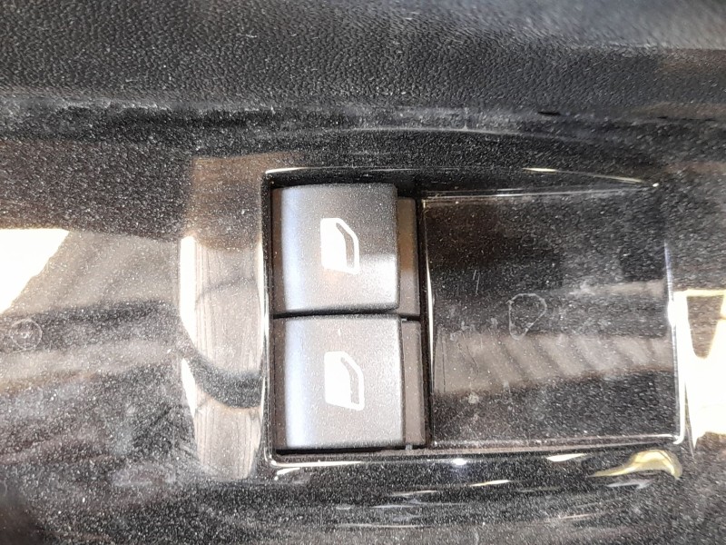 Recambio de mando elevalunas delantero izquierdo para citroën c3 iii (sx) 1.5 bluehdi 100 (sxyhyp, sxyhtu) referencia OEM IAM 96