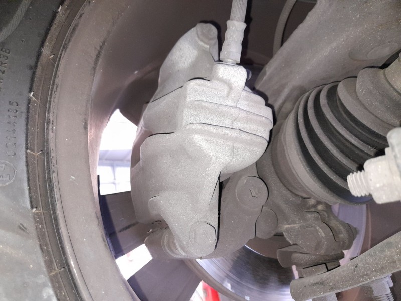 Recambio de pinza freno delantera derecha para citroën c3 iii (sx) 1.5 bluehdi 100 (sxyhyp, sxyhtu) referencia OEM IAM 165175678