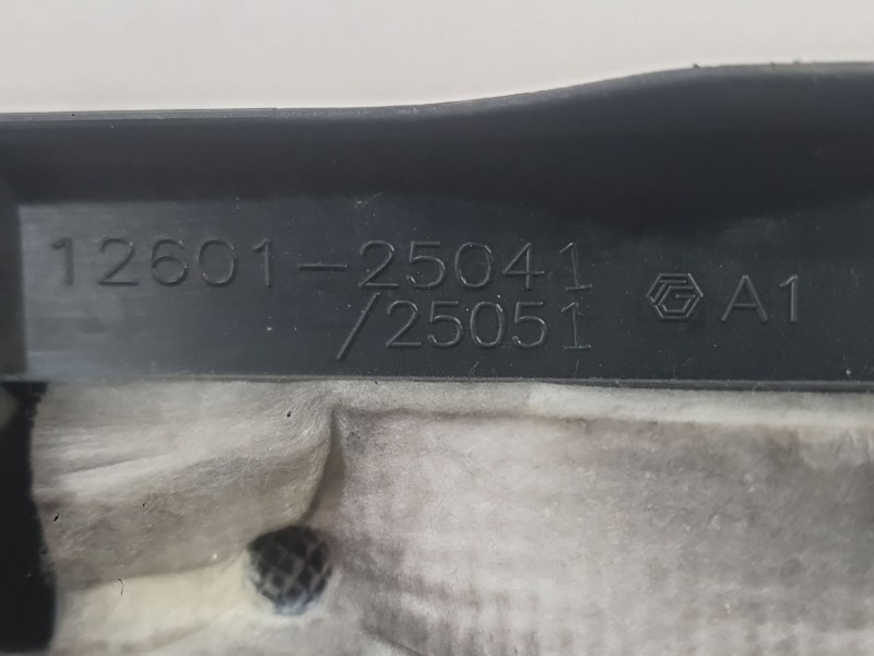 Recambio de tapa motor para lexus es 300h referencia OEM IAM 1260125051  