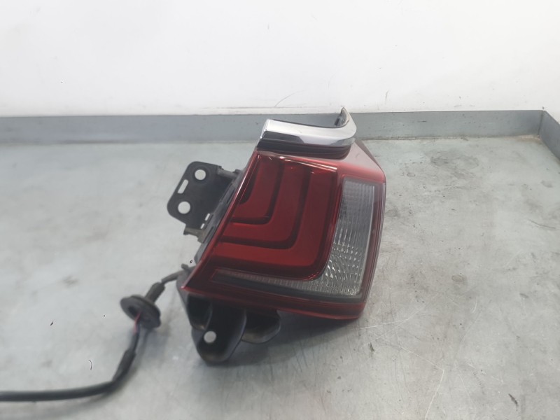 Recambio de piloto trasero derecho para lexus es 300h referencia OEM IAM 8155133590  