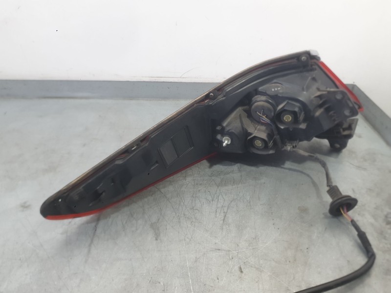 Recambio de piloto trasero derecho para lexus es 300h referencia OEM IAM 8155133590  