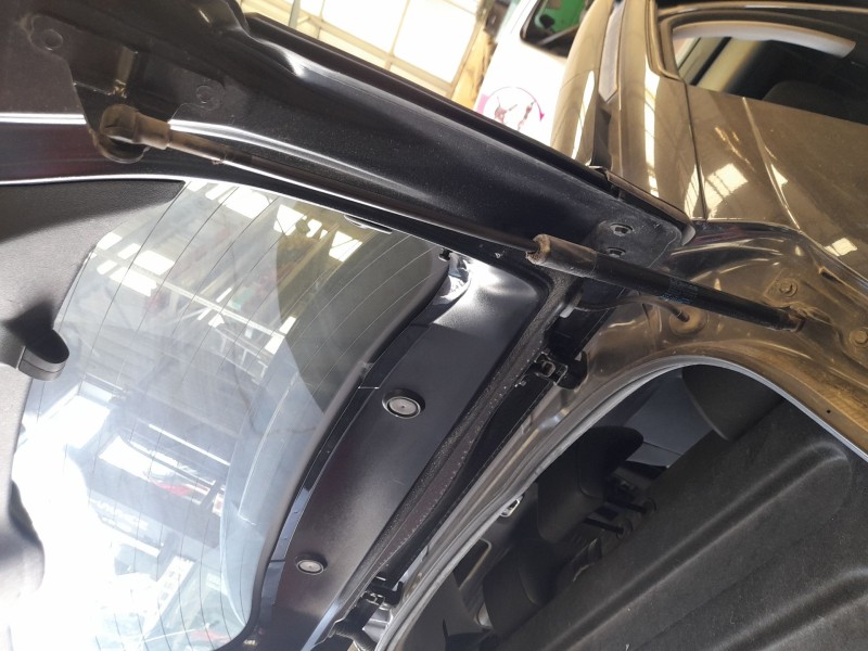 Recambio de amortiguadores maletero / porton para citroën c4 cactus 1.2 vti 82 referencia OEM IAM 9813913880  