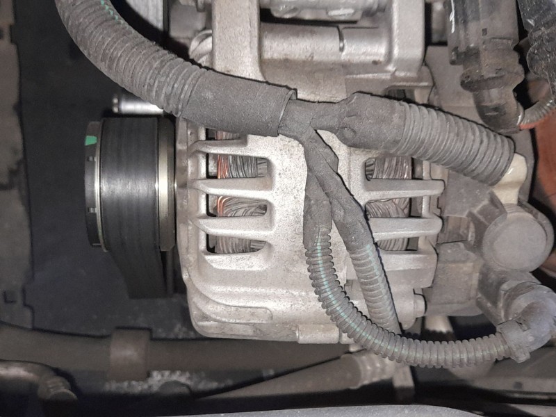 Recambio de alternador para citroën c4 cactus 1.2 vti 82 referencia OEM IAM 9810971880  