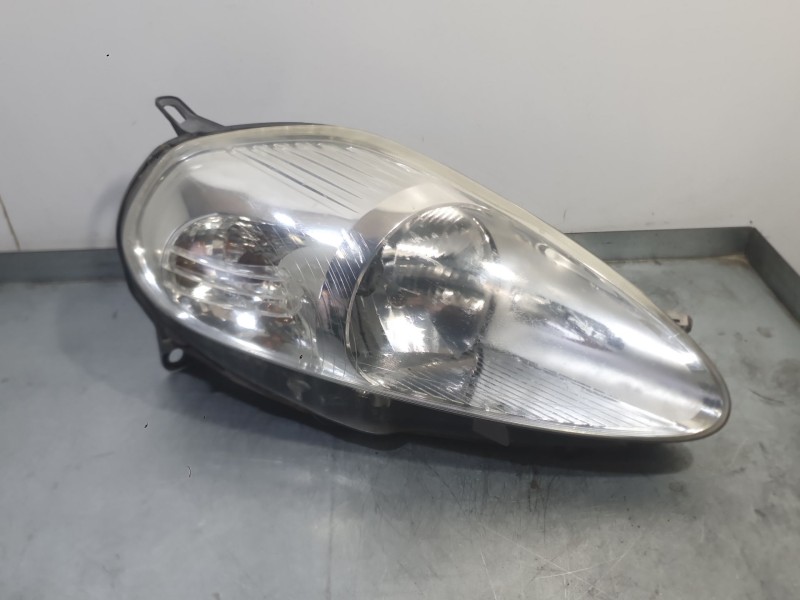 Recambio de faro derecho para fiat grande punto (199_) 1.2 referencia OEM IAM 51701594  