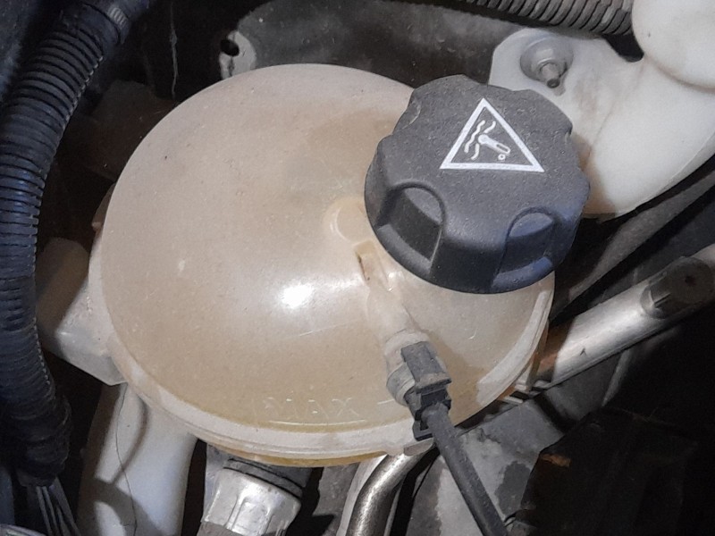 Recambio de deposito expansion para citroën c4 cactus 1.2 vti 82 referencia OEM IAM 9800777280  