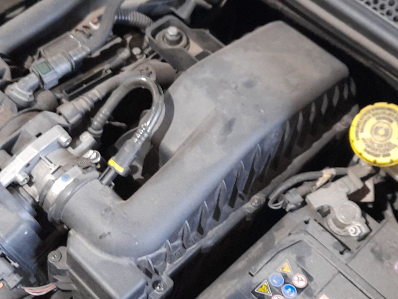 Recambio de carcasa filtro aire para citroën c4 cactus 1.2 vti 82 referencia OEM IAM 9826454780  