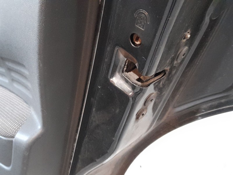 Recambio de cerradura puerta trasera derecha para citroën c4 cactus 1.2 vti 82 referencia OEM IAM 9819038880  