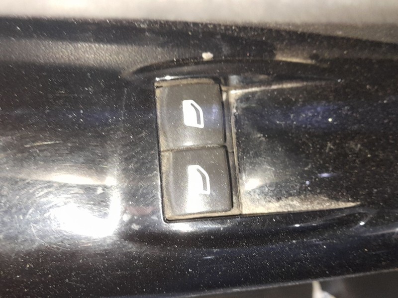 Recambio de mando elevalunas delantero izquierdo para citroën c4 cactus 1.2 vti 82 referencia OEM IAM 98016298ZD  