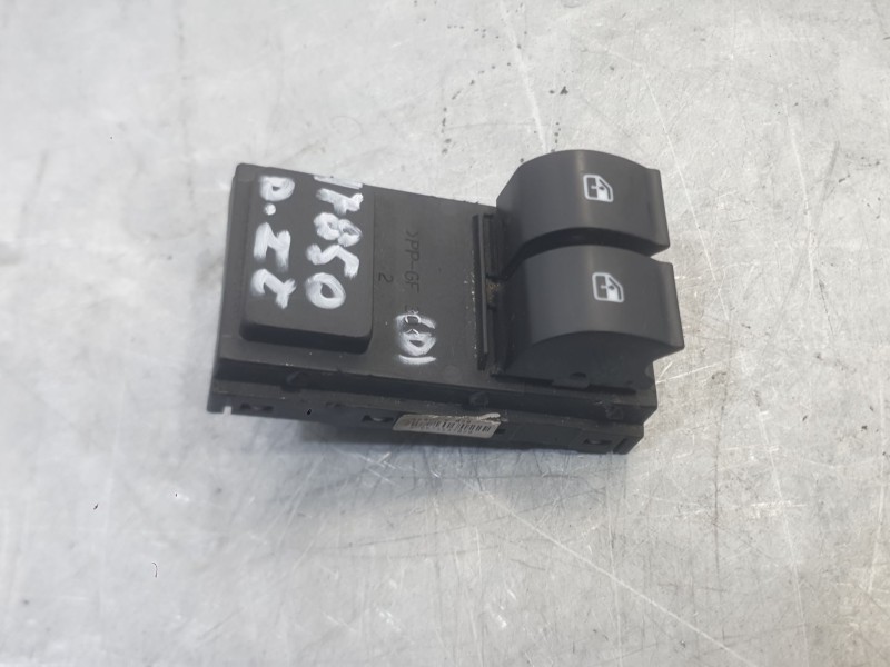 Recambio de mando elevalunas delantero izquierdo para fiat grande punto (199_) 1.2 referencia OEM IAM 735411026  