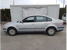 VOLKSWAGEN PASSAT BERLINA (3B2)