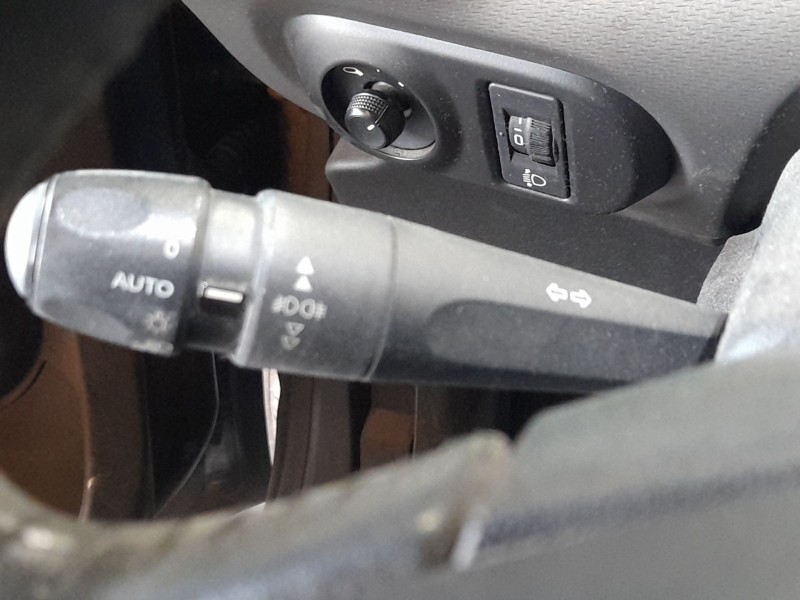 Recambio de mando luces y limpia para citroën c4 cactus 1.2 vti 82 referencia OEM IAM 98046101ZD  